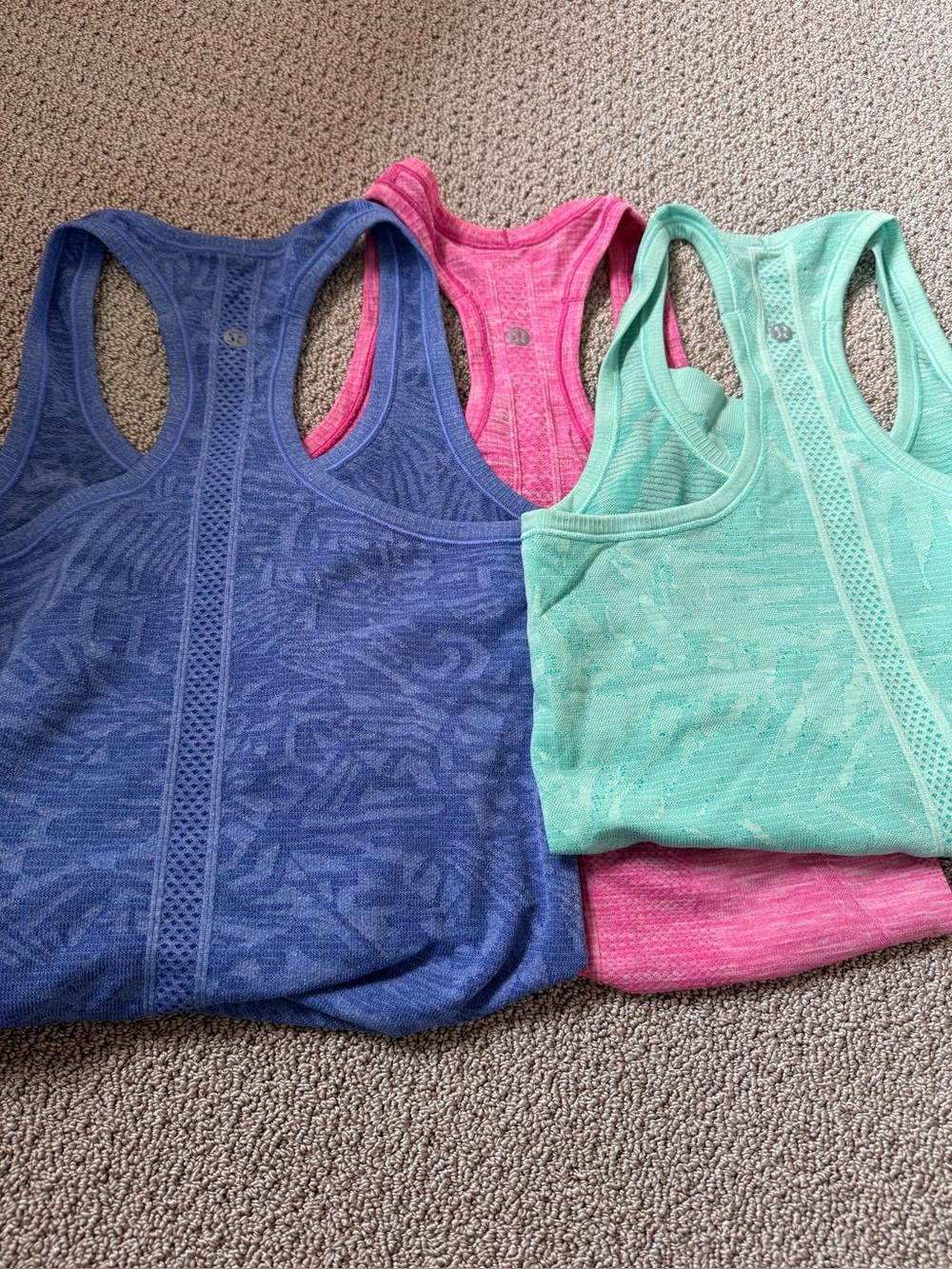 THREE Lululemon Swiftly Tech Racerback Tanks Sz 4